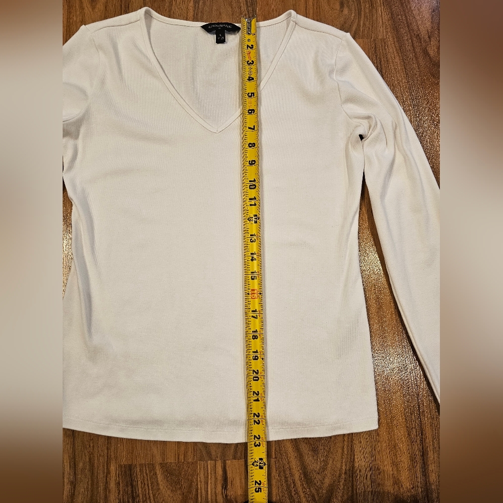 Banana Republic White Long Sleeve V-Neck Cotton Top - Picture 5 of 8